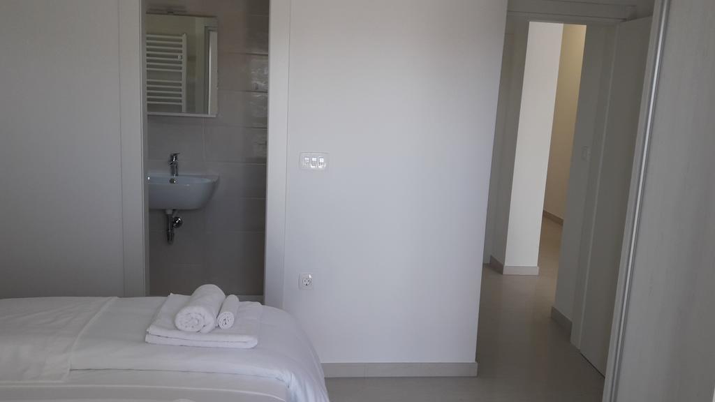 Villa-Apartments Karmel Kaštela エクステリア 写真