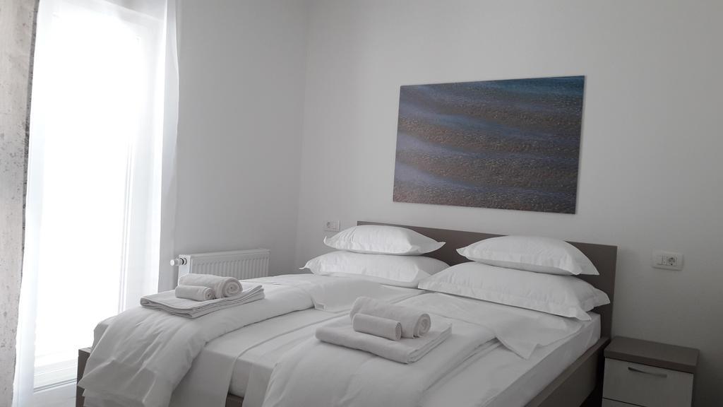 Villa-Apartments Karmel Kaštela エクステリア 写真