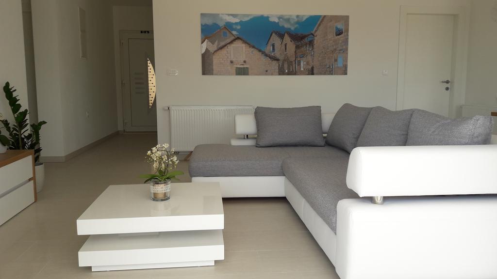 Villa-Apartments Karmel Kaštela エクステリア 写真
