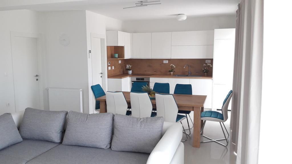 Villa-Apartments Karmel Kaštela エクステリア 写真