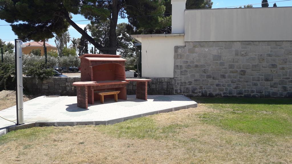 Villa-Apartments Karmel Kaštela エクステリア 写真