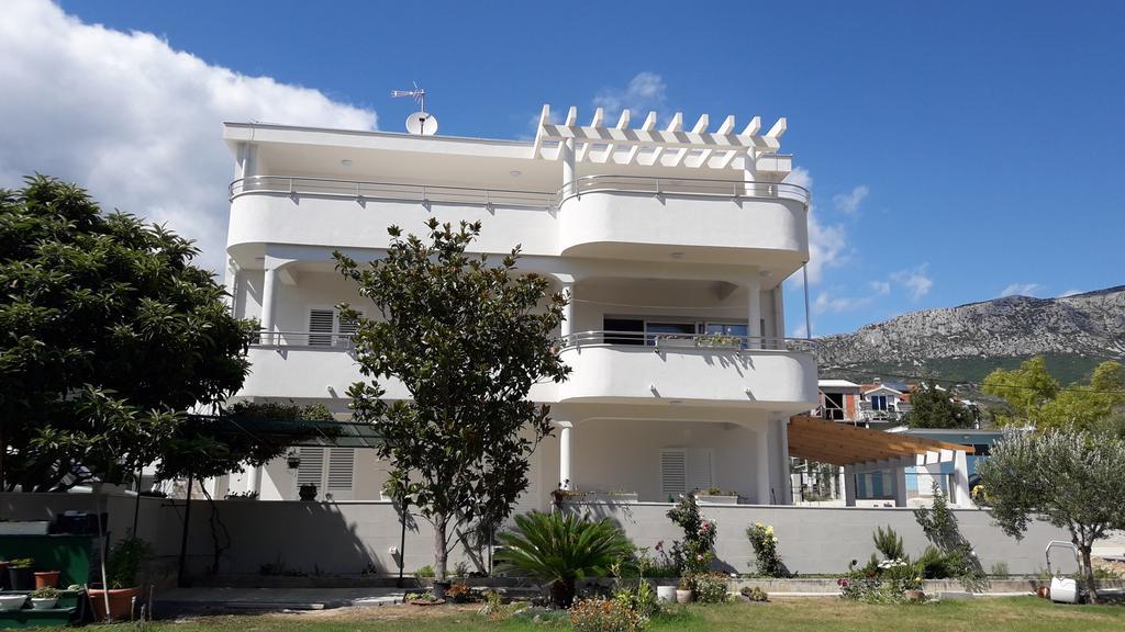 Villa-Apartments Karmel Kaštela エクステリア 写真